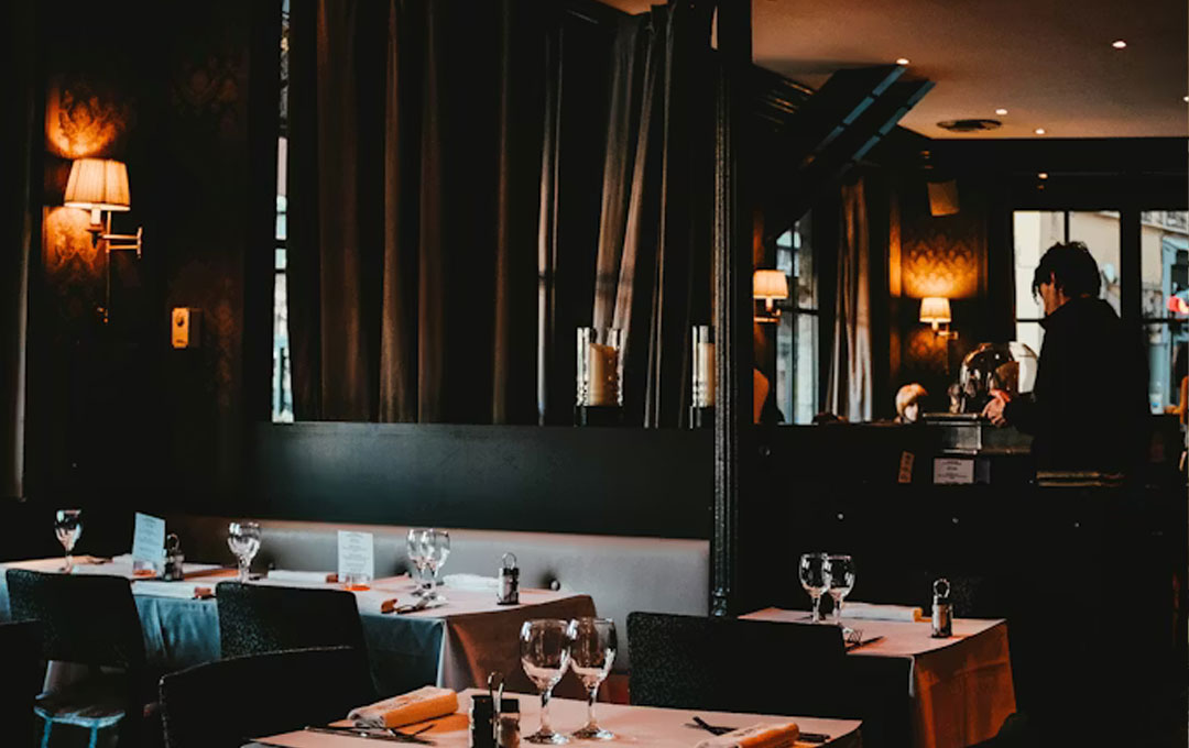 Maven Bar & Restaurant
